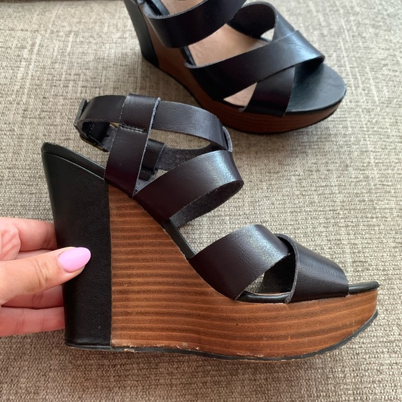 SOLD — ALDO Narducci Wedge - Picture 5 of 10